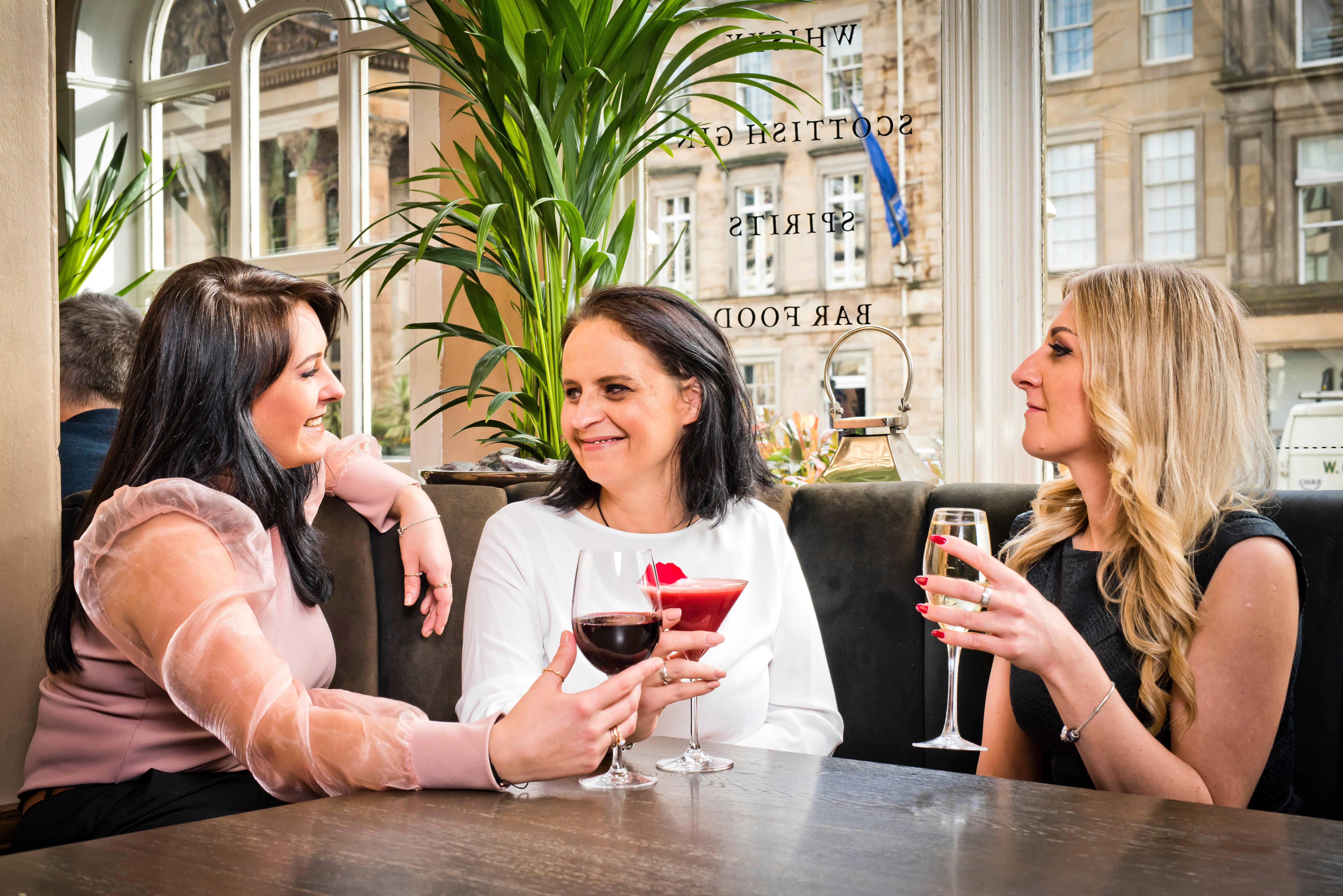 Hotel Intercontinental Edinburgh The George By Ihg Exteriér fotografie The 2019 hosts: (left to right) Victoria Swarovski, Mareile Höppner and Mareile Höppner