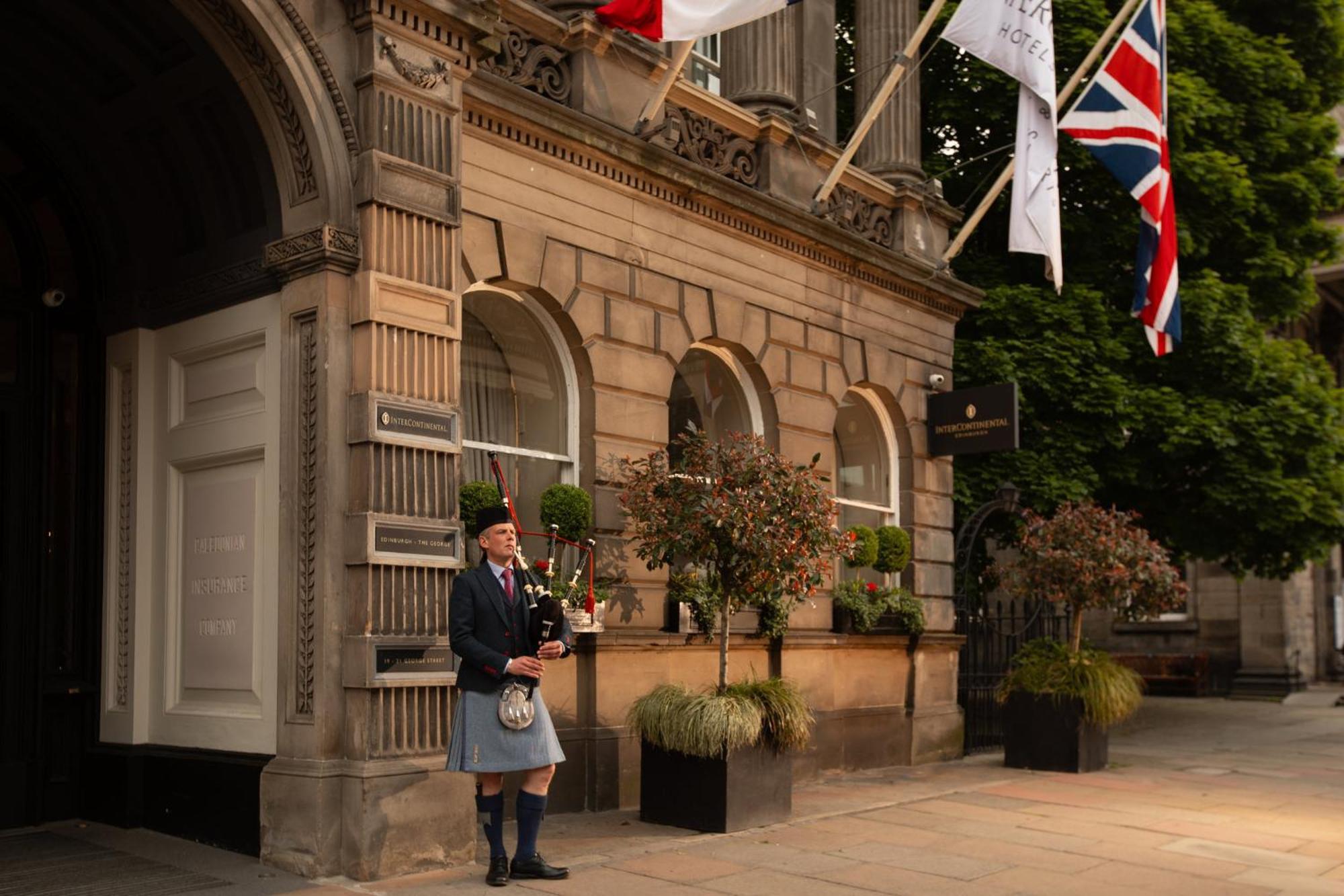 Hotel Intercontinental Edinburgh The George By Ihg Exteriér fotografie The hotel in 2011