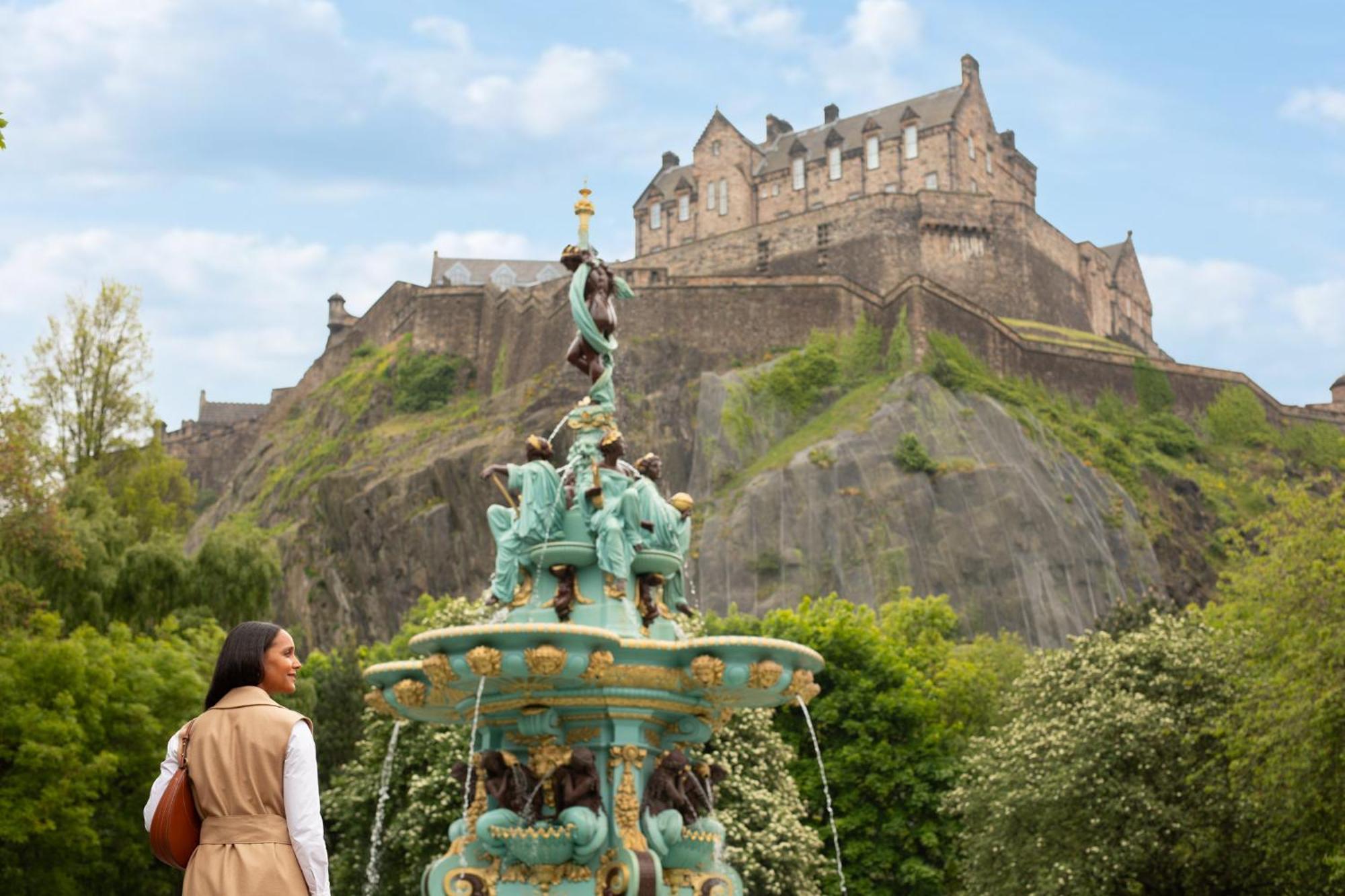 Hotel Intercontinental Edinburgh The George By Ihg Exteriér fotografie Fountain at Edinburgh Castle