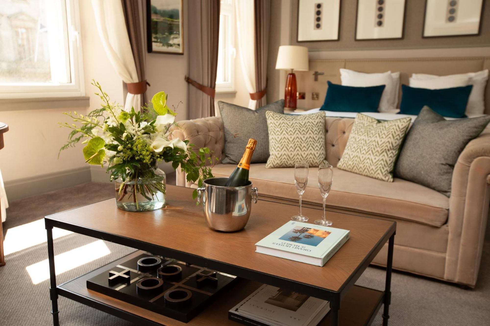 Hotel Intercontinental Edinburgh The George By Ihg Exteriér fotografie A suite at the hotel